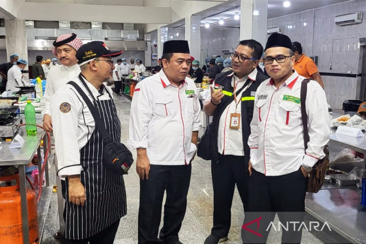 Dapur katering siap sajikan menu nusantara untuk jamaah Indonesia