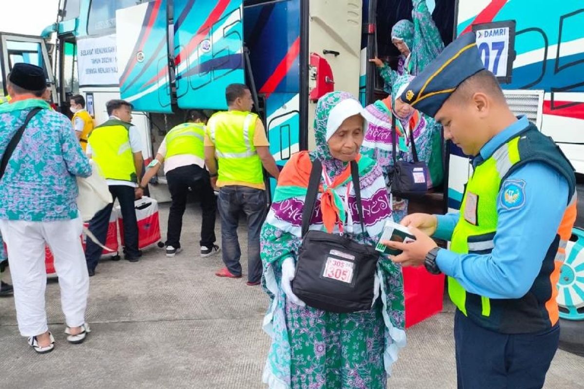 Bandara Kualanamu layani penerbangan calon haji kloter pertama asal Madina