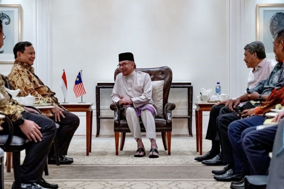 Prabowo Subianto dan Anwar Ibrahim bertemu di sela-sela menghadiri LIMA 2023
