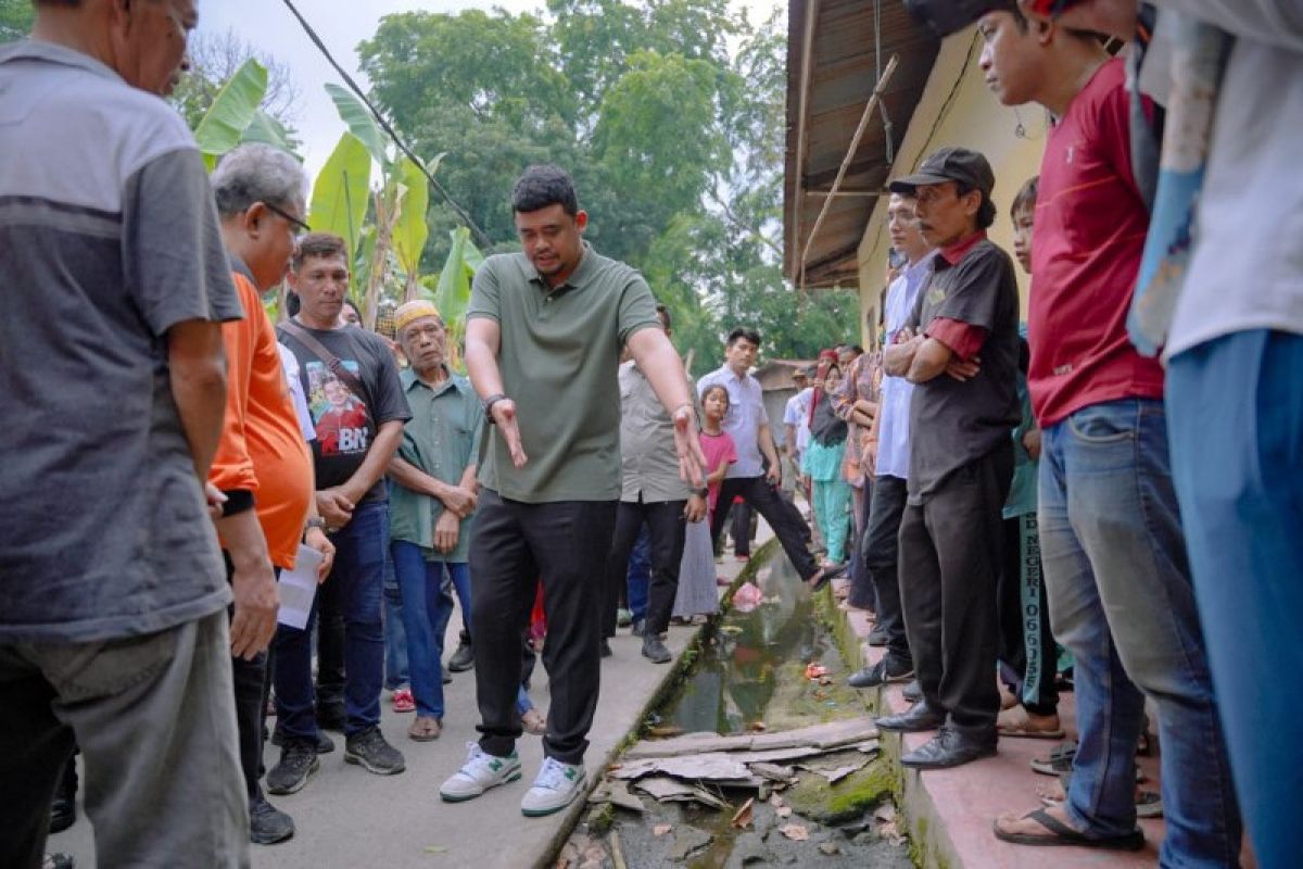 Bobby Nasution langsung sidak kondisi drainase, camat kena tegur