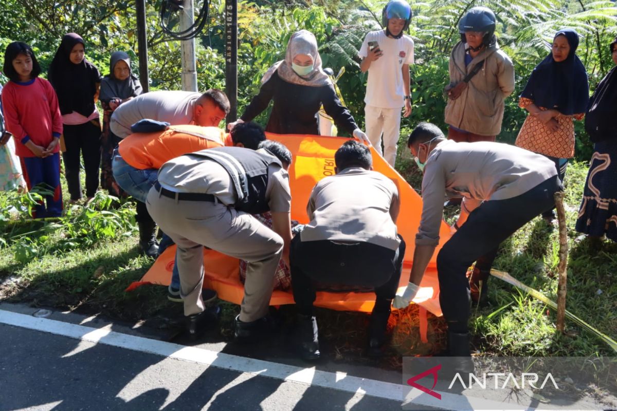 Mayat perempuan tanpa identitas ditemukan pinggir jalan di Solok