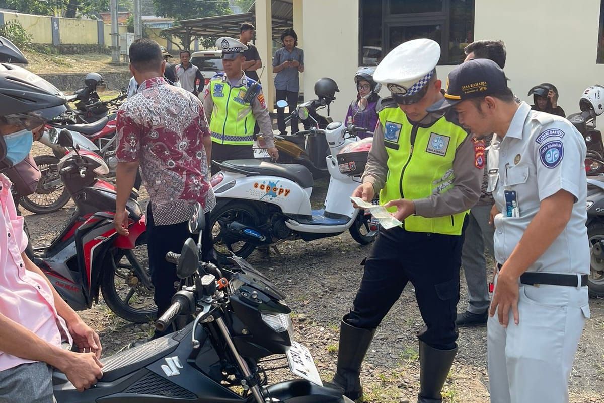 Jasa Raharja Banten Turut Serta Giat Penertiban Pajak Bersama UPTD Samsat Pandeglang di Mengger Pandeglang