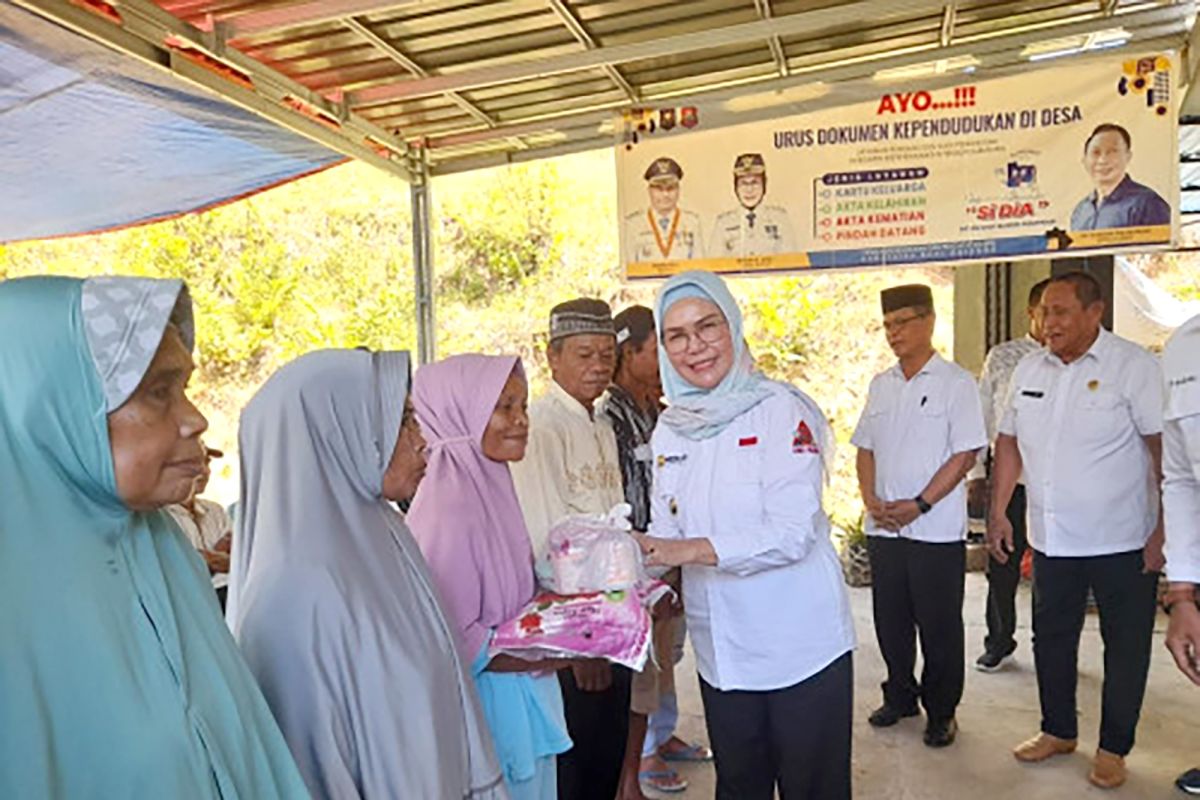 Bone Bolango salurkan bantuan penanganan daerah rawan pangan