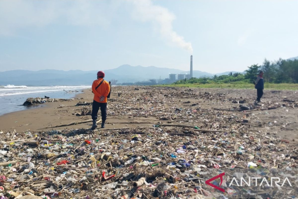 Pemkab Sukabumi berupaya kembalikan Pantai Talanca sebagai tempat selancar