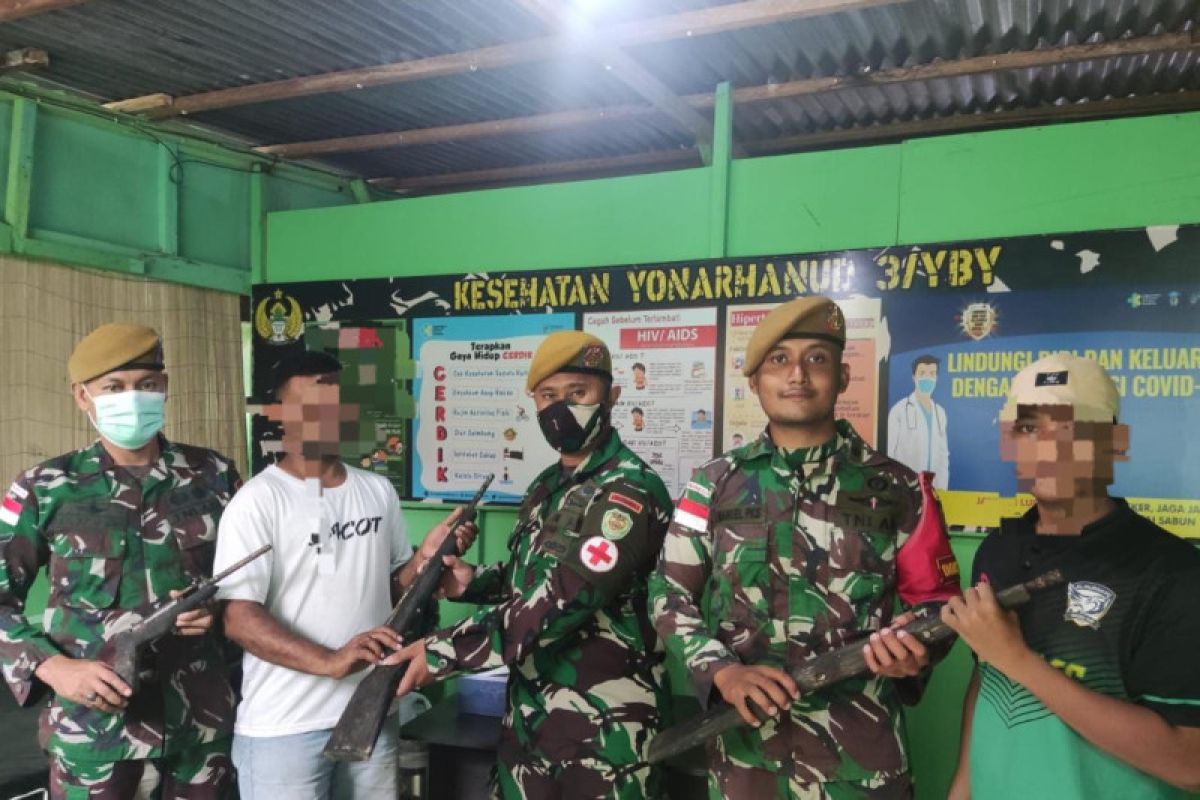 Satgas Yonarhanud 3/YBY terima 89 senpi dari warga Maluku Utara