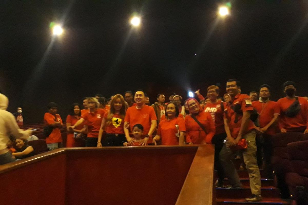 Perkuat kebersamaan, PSI Kota Kediri ajak kader nobar di bioskop