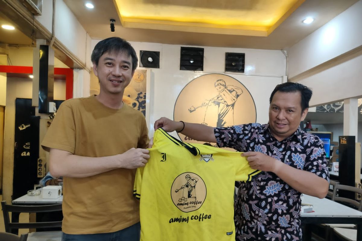 Aming Coffee dukung penggemar sepak bola komunitas Journalist FC