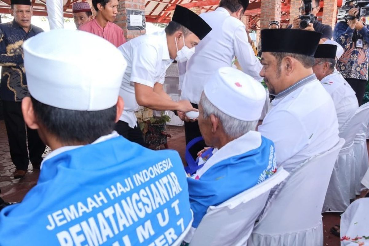 157 calon Haji Pematang Siantar tepung tawar