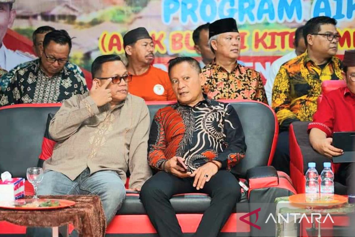 Herman Suhadi ramah tamah bersama masyarakat desa Sengir