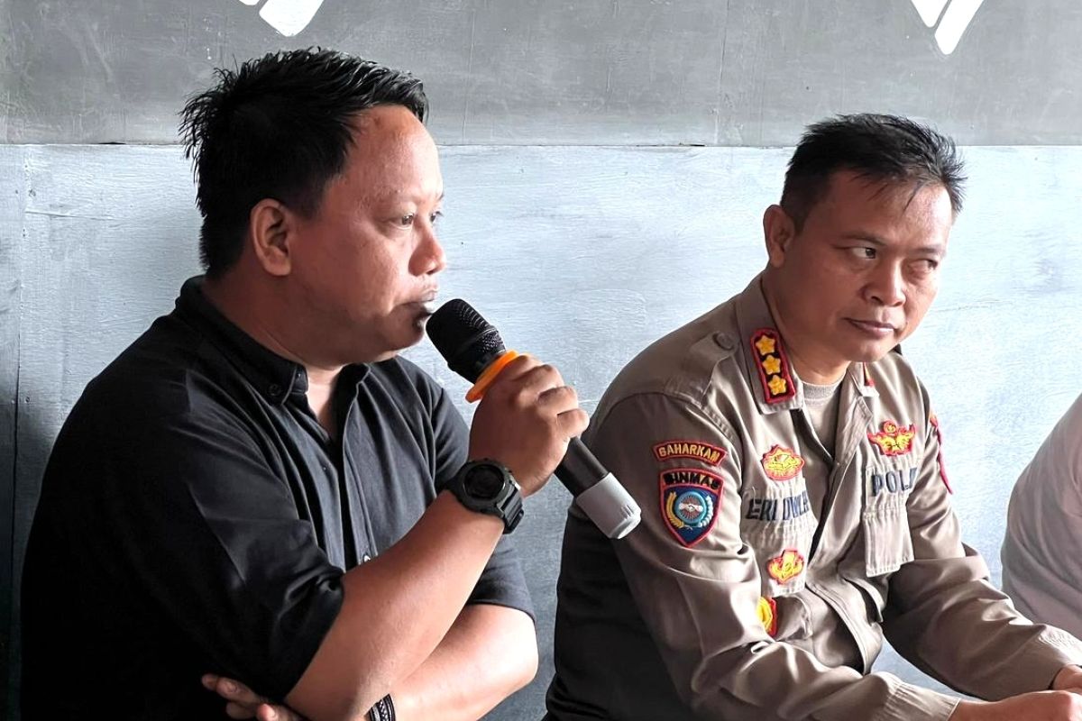 Polda Kaltara bangun komunikasi dengan Komunitas Vespa dan Motor Tanjung Selor di "Jumat Curhat"