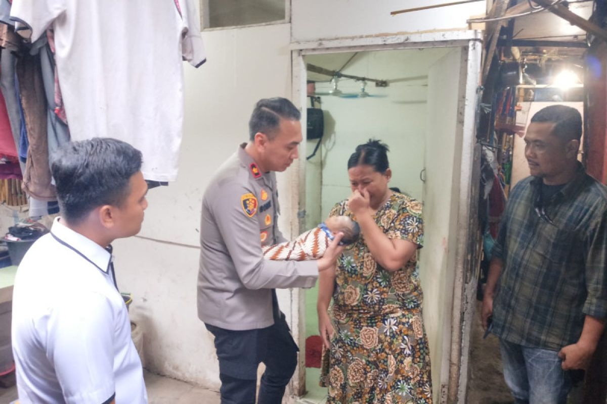 Polisi beri bantuan beasiswa dan pengasuhan bayi di Jakarta Utara