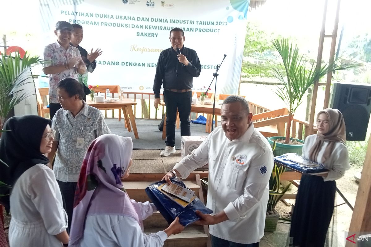 BPVP Padang dan Kenara Cafe Jambi beri pelatihan kewirausahaan bakery