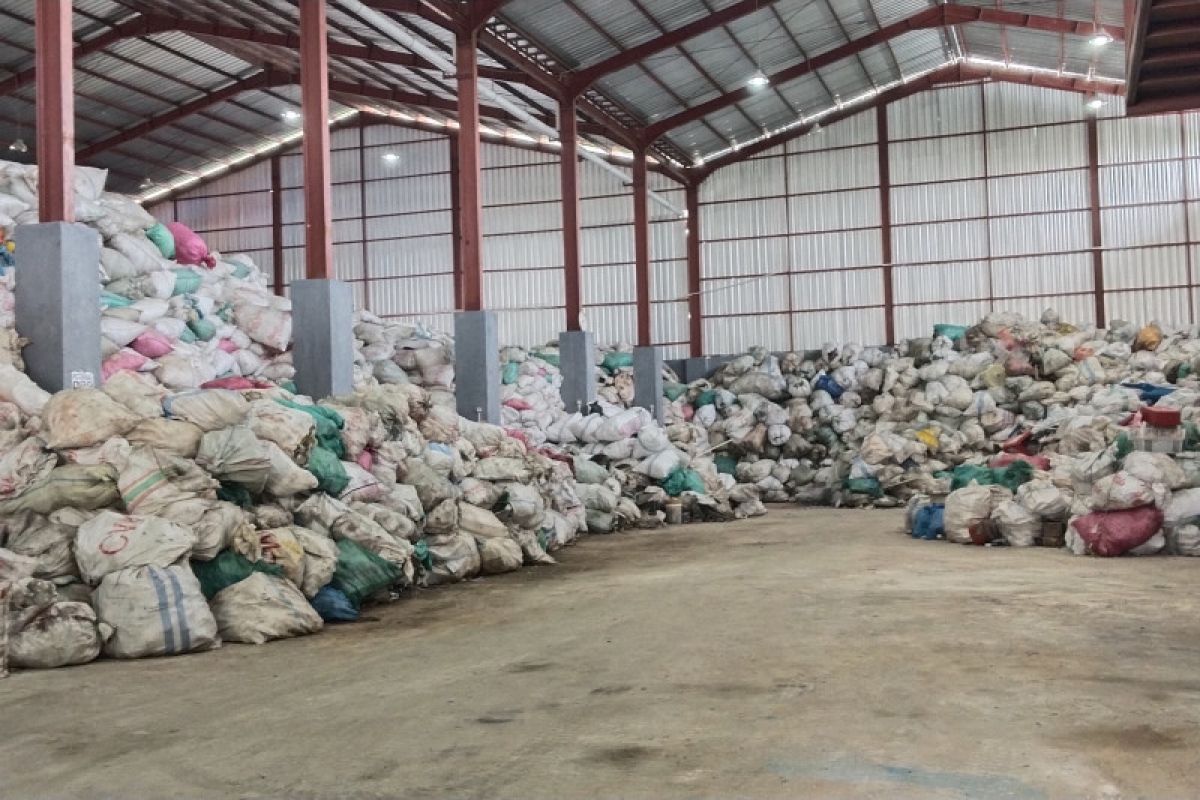 Pabrik daur ulang berupaya olah sampah plastik 100 ton/bulan