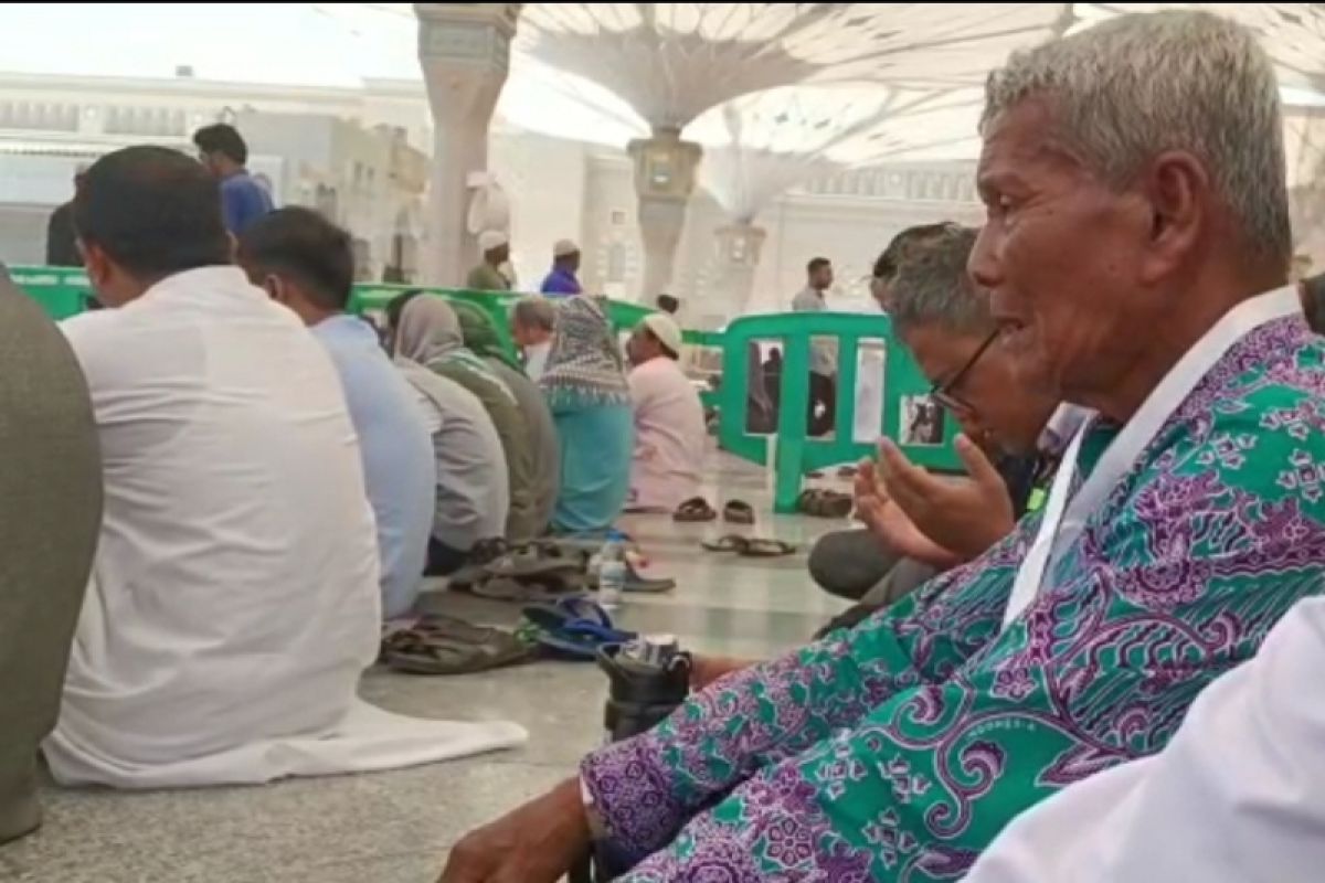 Jamaah haji Indonesia ikuti Shalat Jumat perdana di Masjid Nabawi