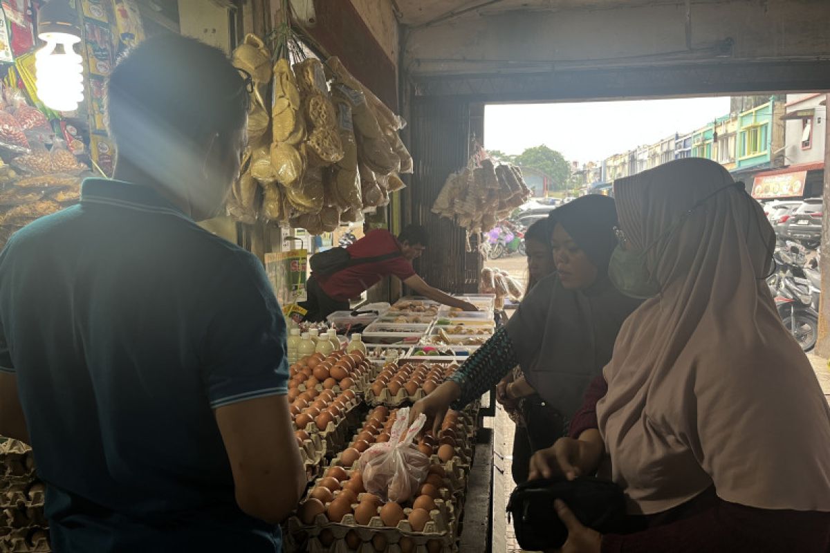 Harga telur di Batam capai Rp55 ribu per papan