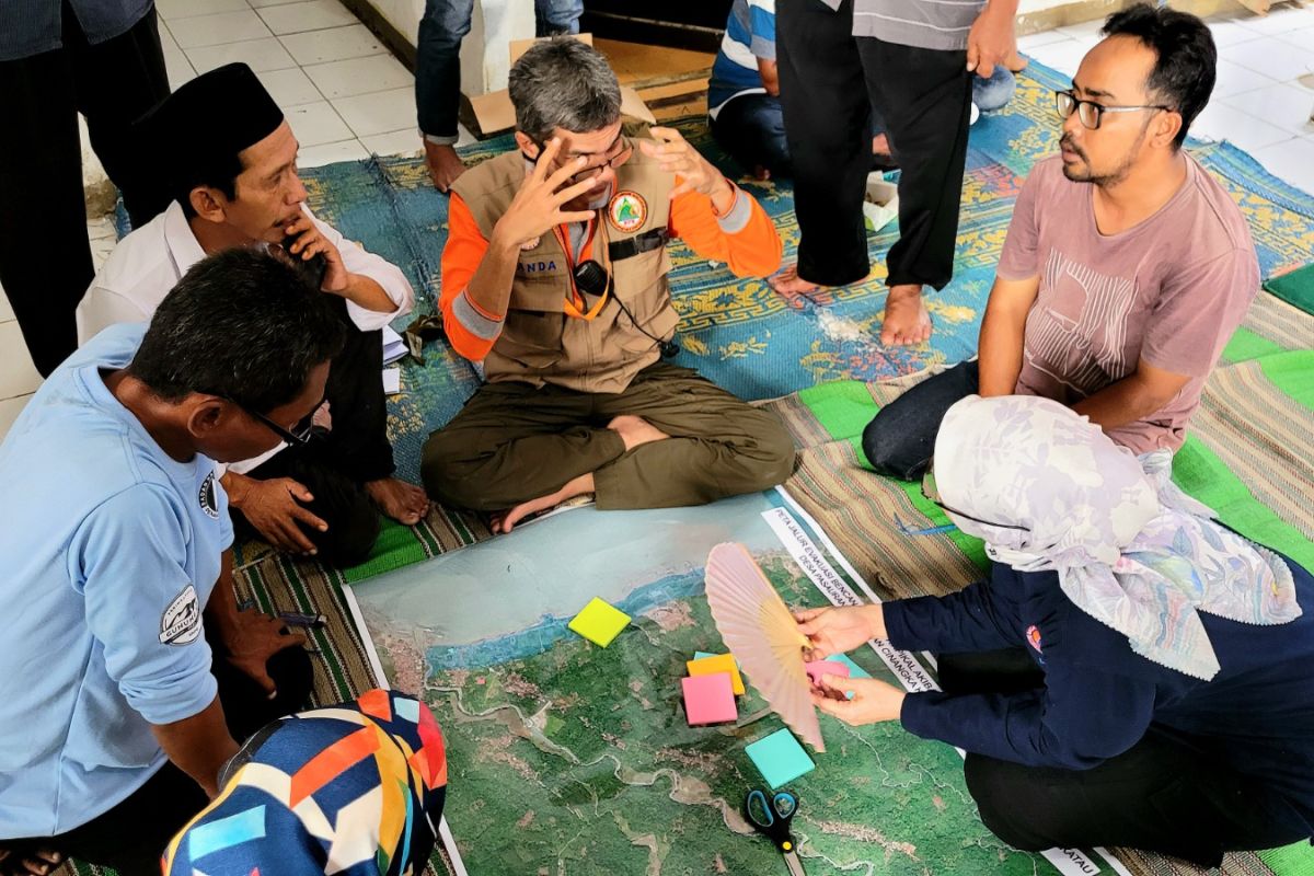 BNPB trains community to anticipate eruption of Mount Anak Krakatau