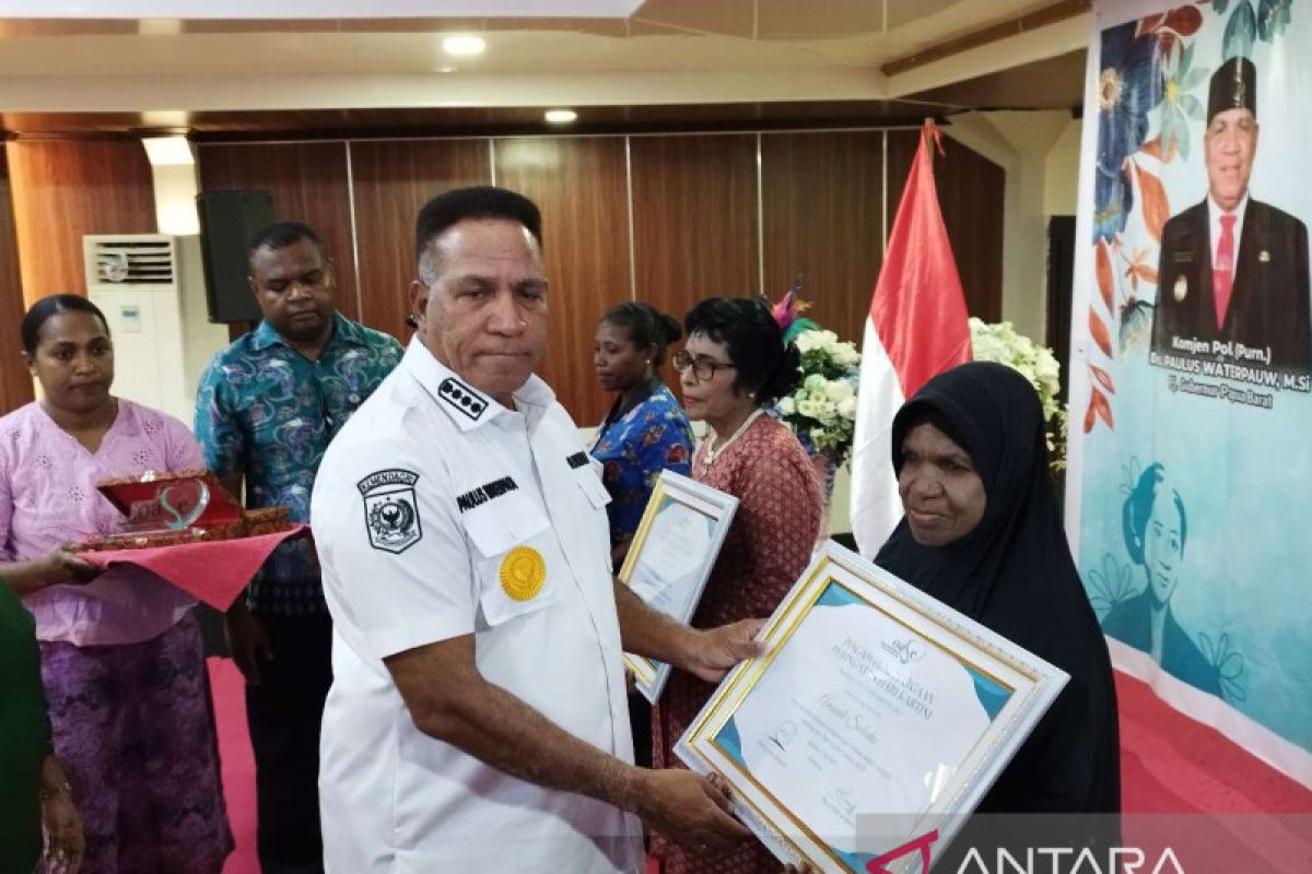 Tujuh perempuan inspiratif Papua Barat terima penghargaan OASE-KIM