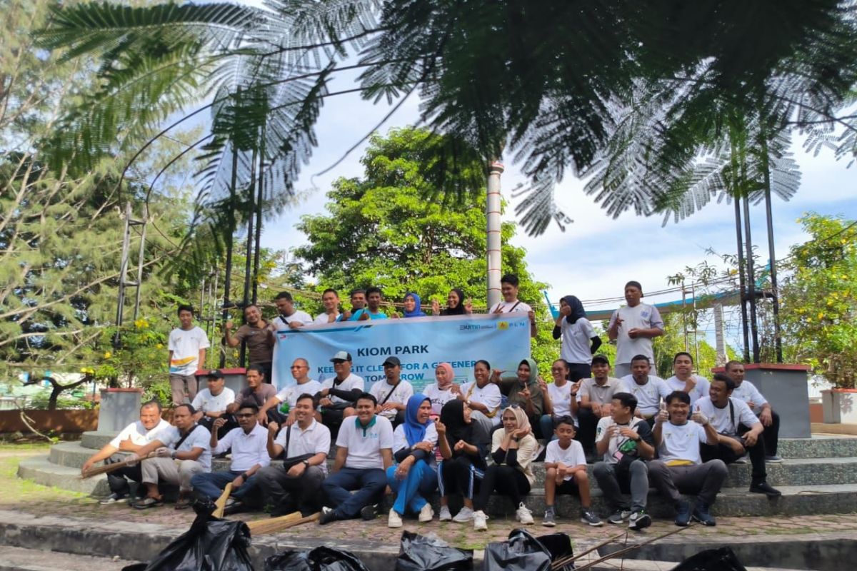 PLN UP3 Tual aksi bersih ruang terbuka publik di Taman Fire Maluku Tenggara