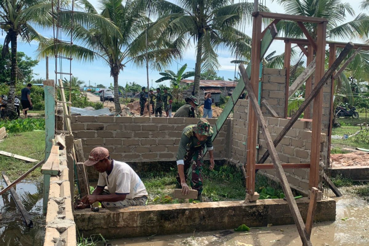 Satgas TMMD mengejar bedah rumah warga di Pantai Amal