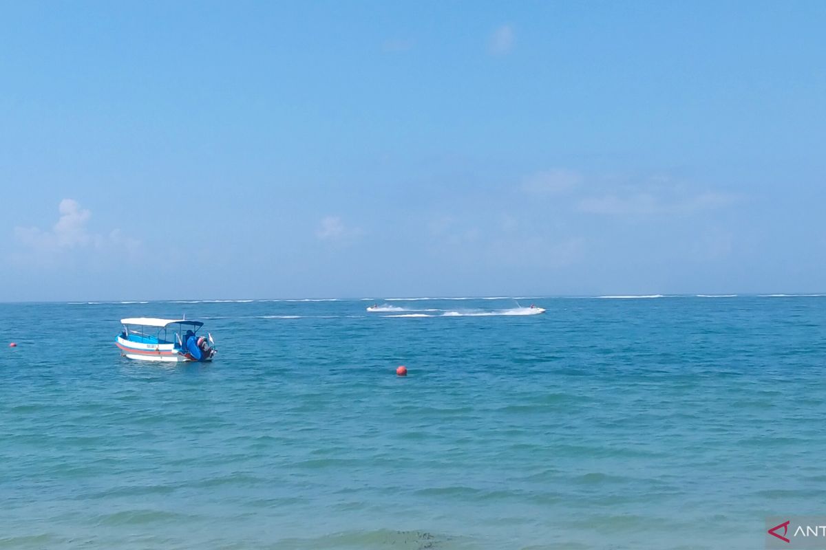 BMKG minta masyarakat waspadai ombak laut 2,5 meter di Nusa Dua