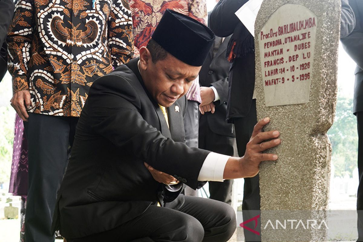 HUT Ke-50 BKPM, Bahlil ziarah kubur ke tiga Kepala BKPM terdahulu