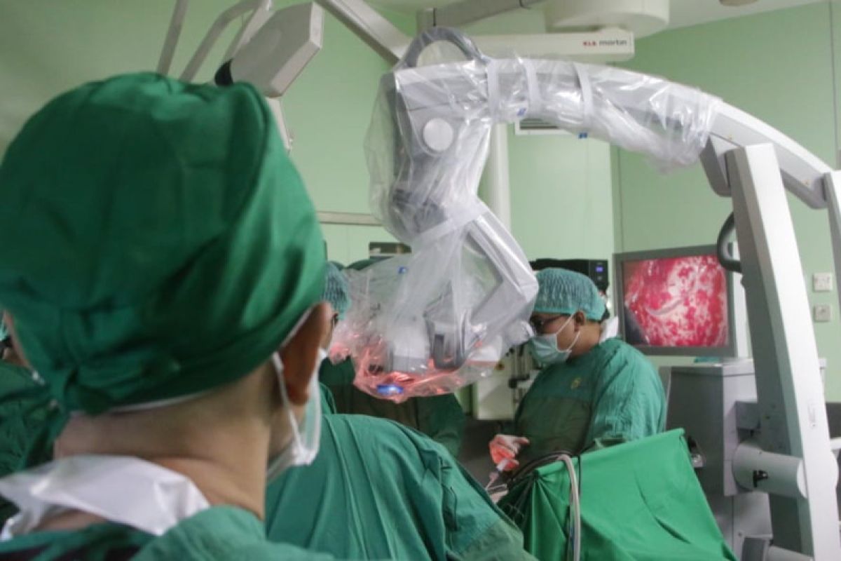 Operasi perdana bedah saraf aneurisma otak di RS Paru Jember sukses