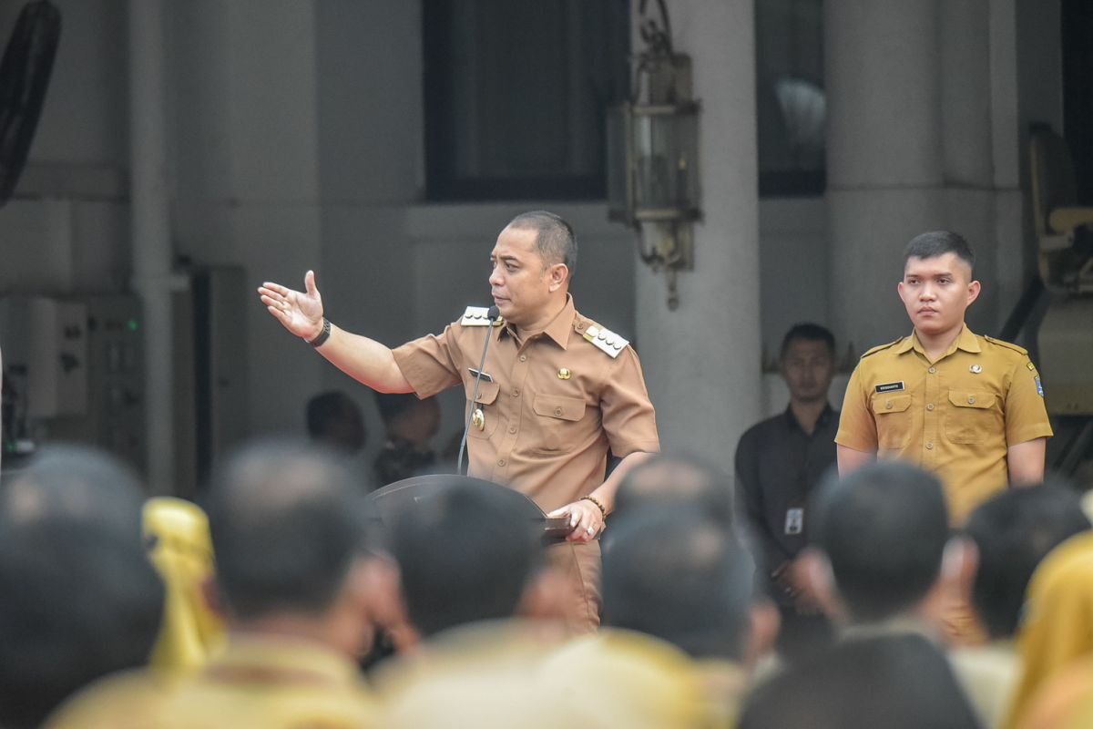 Cak Eri ingatkan ASN Pemkot Surabaya tak berbuat aneh-aneh