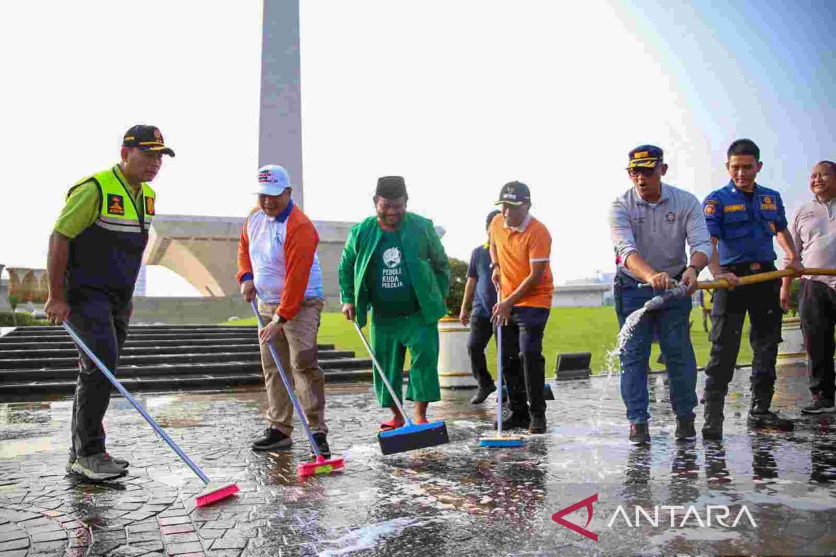 Pemprov DKI bersihkan kawasan Monas persiapan Hari Lahir Pancasila