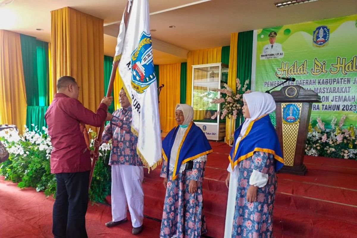 45 calon jamaah haji kabupaten Jayapura diberangkatkan ke Tanah Suci
