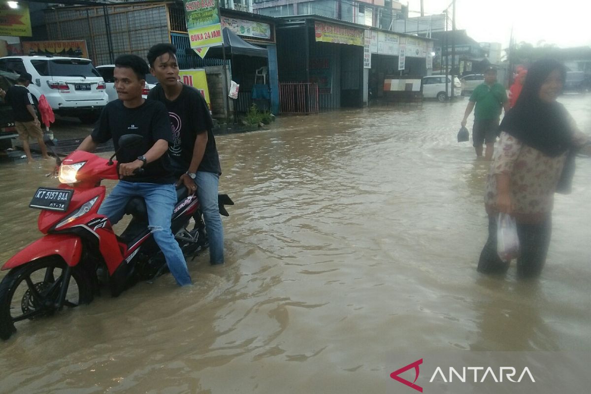 Berau dan Kutim diprakirakan hujan petir  pada Senin-Selasa