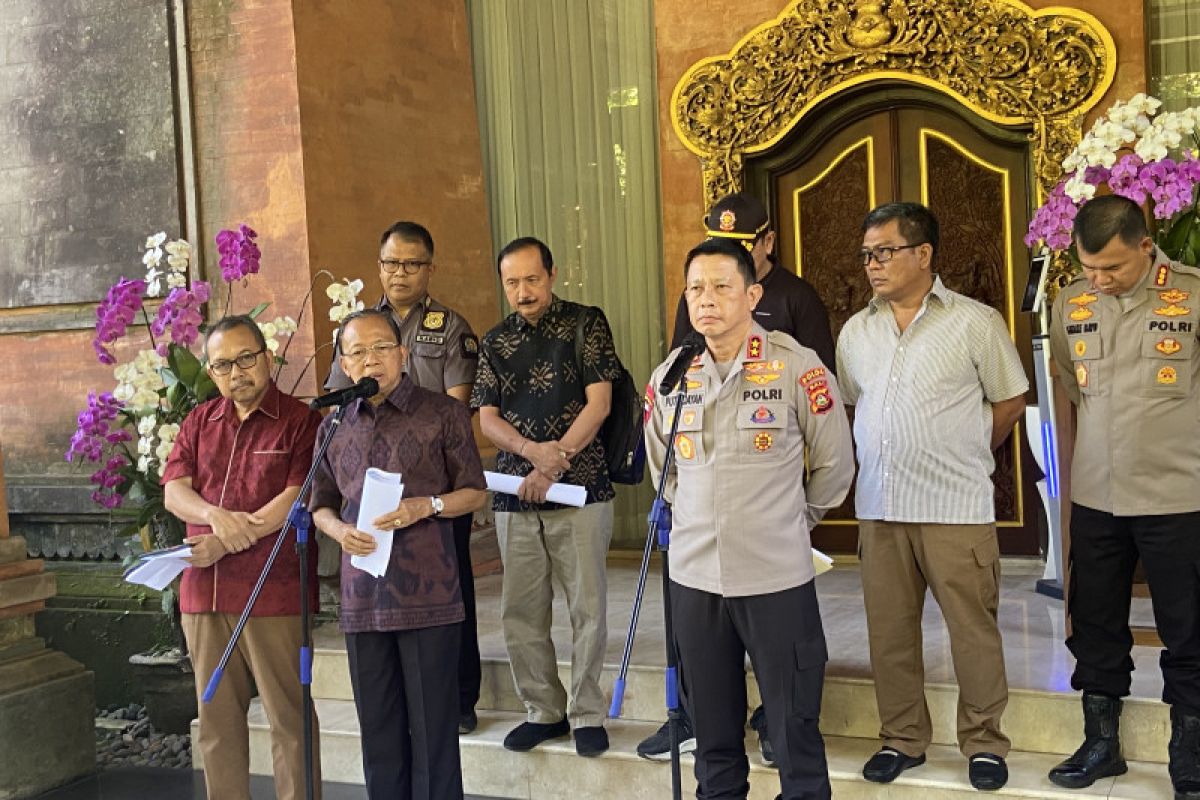 Do Not Facilitate Foreign Tourists Improper Activities Bali Governor Antara News 