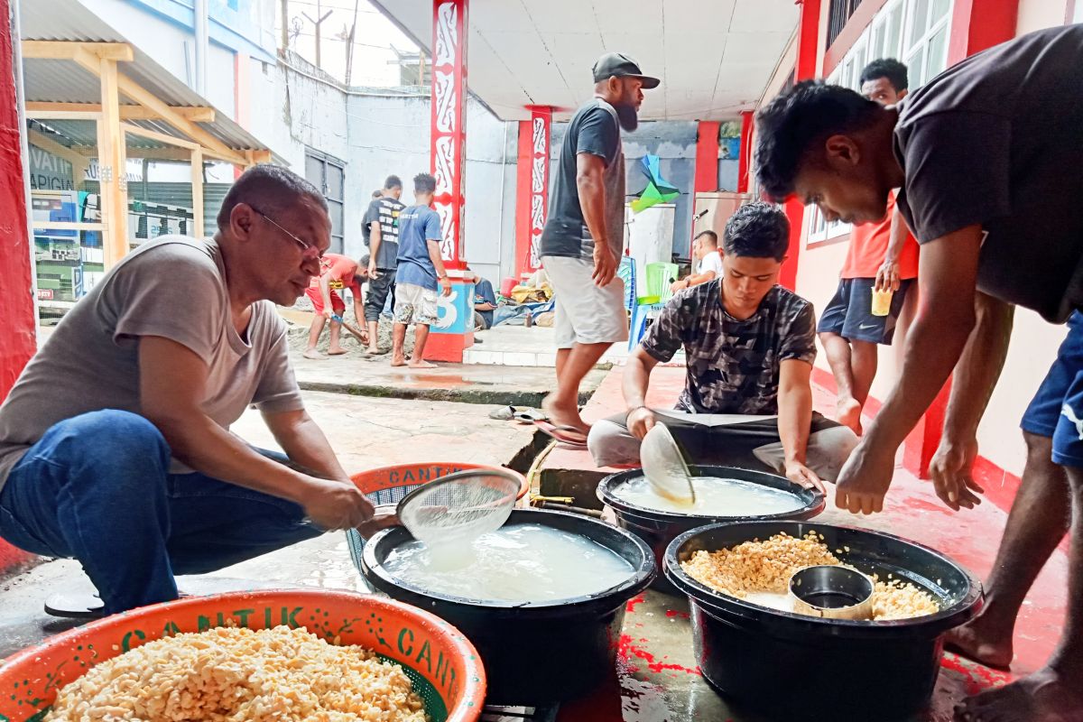 Memberikan bekal keterampilan kerja kepada warga binaan Lapas Manokwari