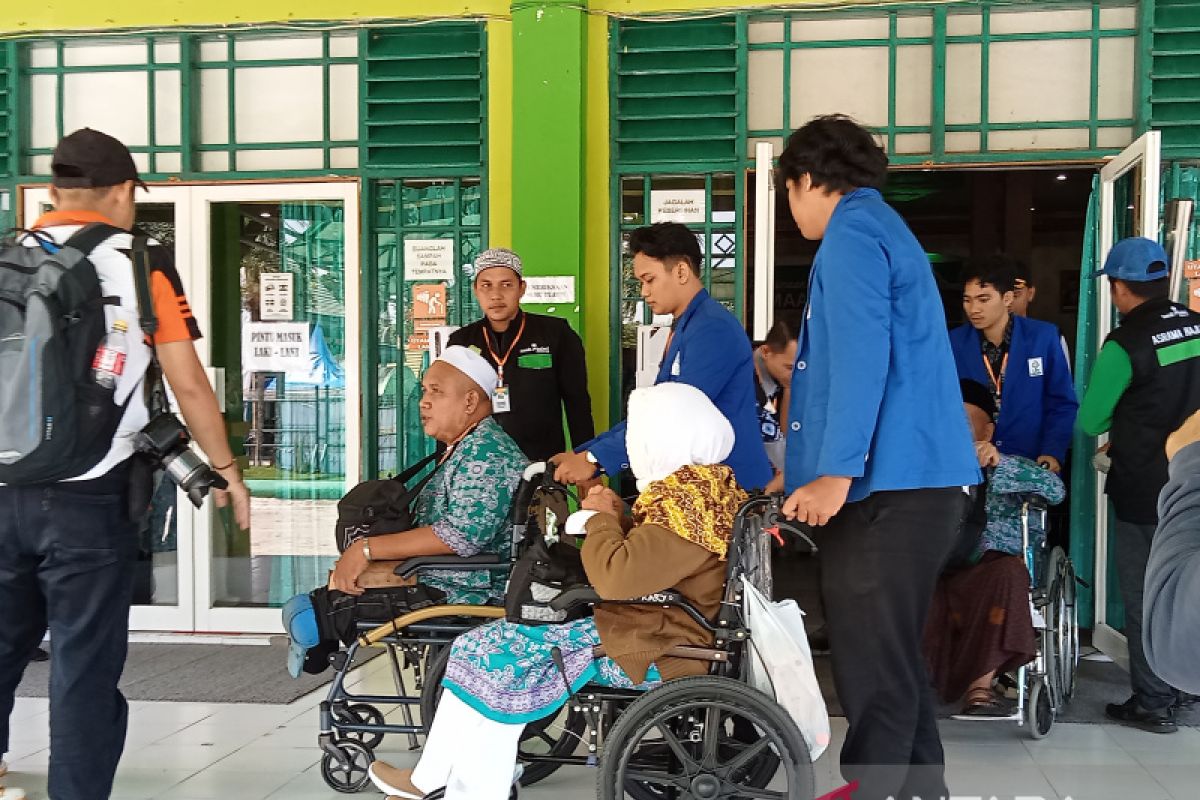 Kloter 1 jamaah calon haji Embarkasi Banjarmasin masuk asrama haji