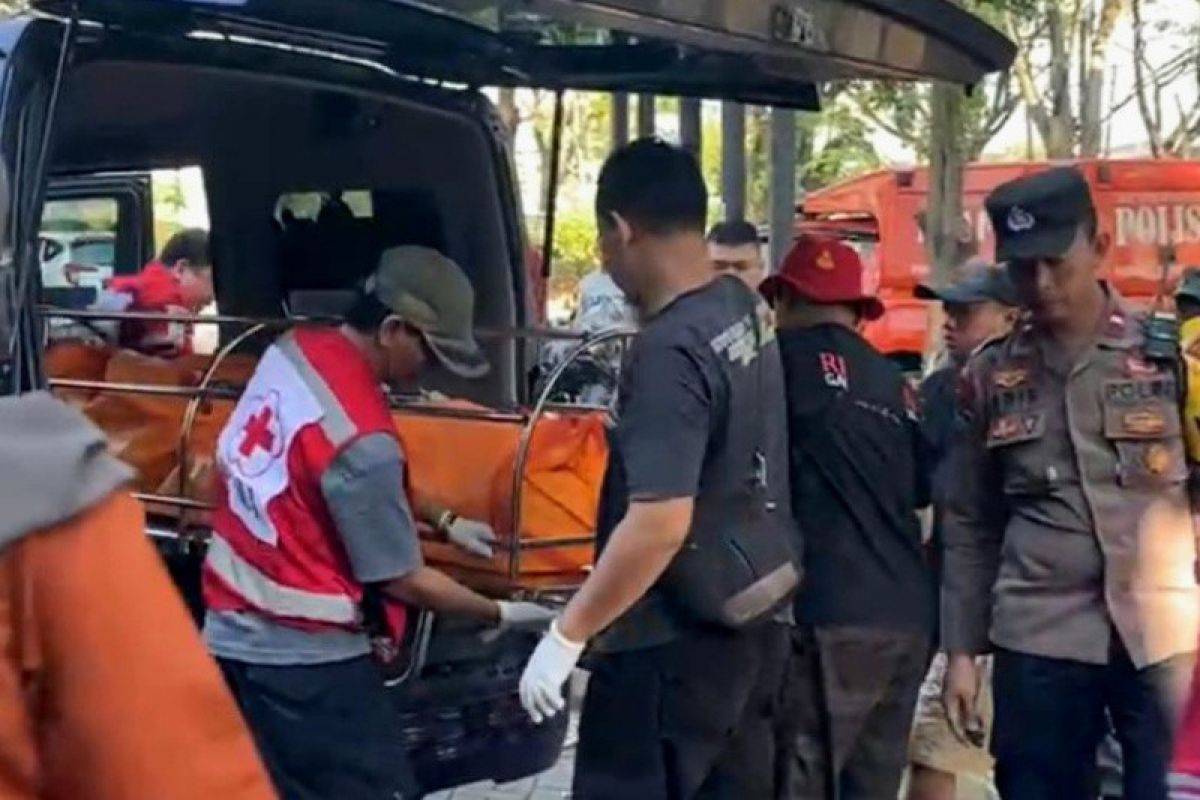 Polisi selidiki temuan jasad luka tusuk di selokan di Semarang
