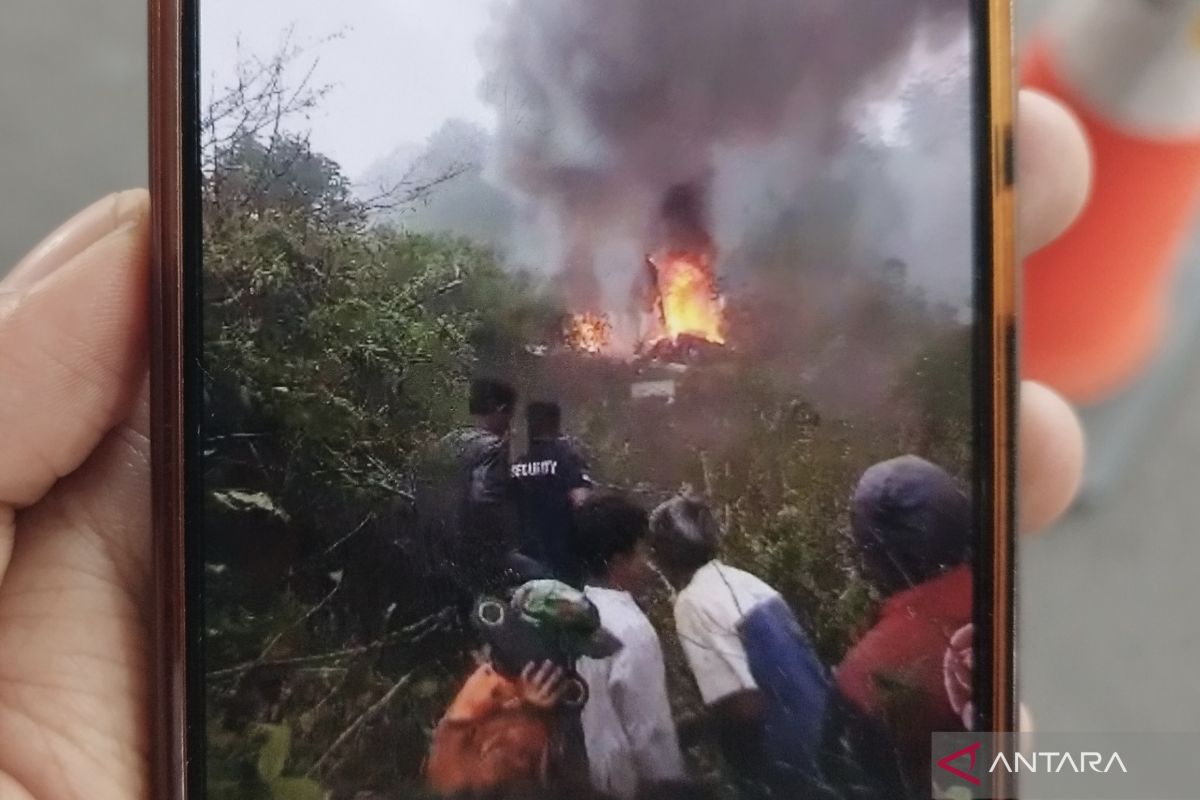 Sebuah pesawat dikabarkan terjatuh di Rancabali Bandung