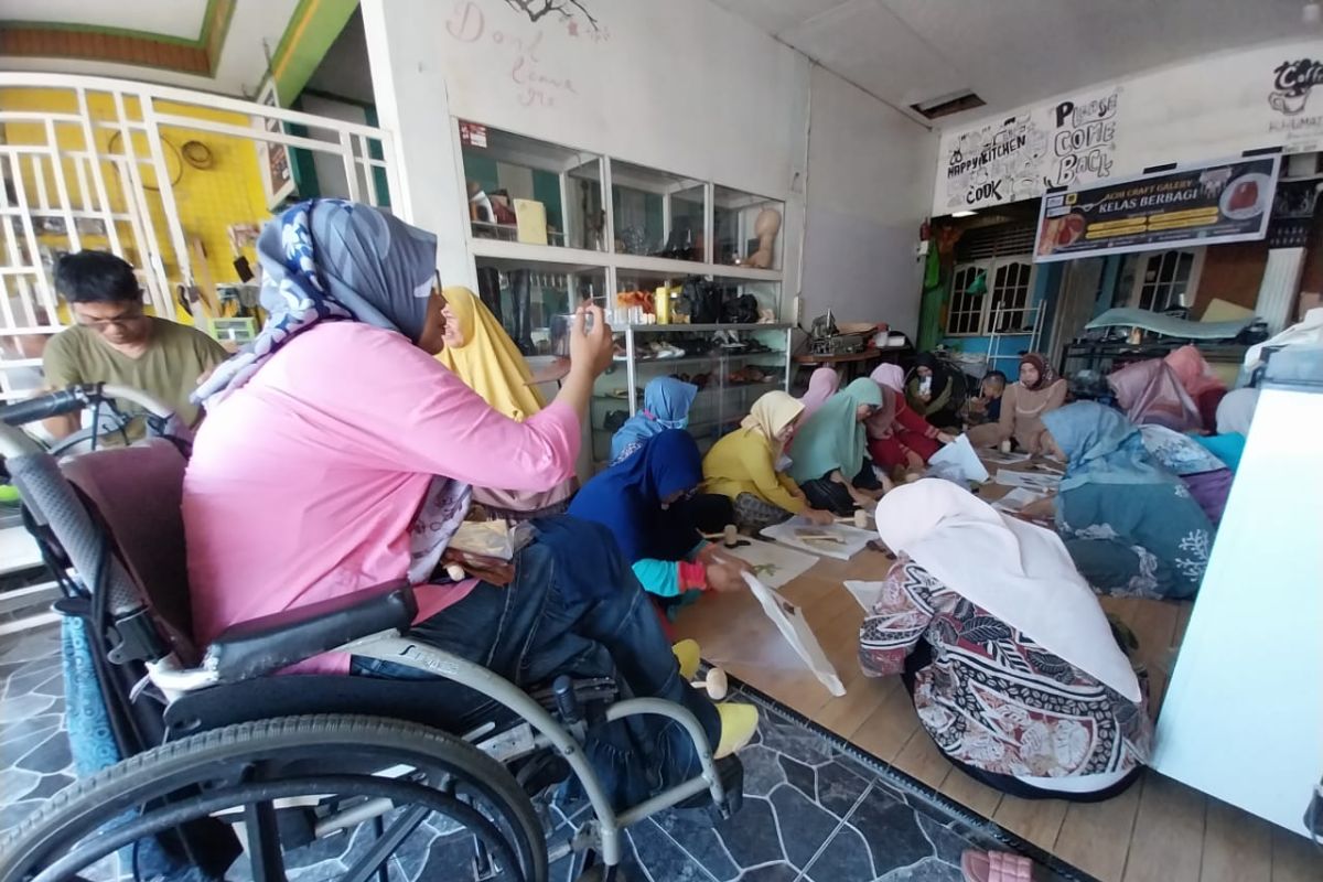 Pengrajin latih ibu anak berkebutuhan khusus "ecoprinting"