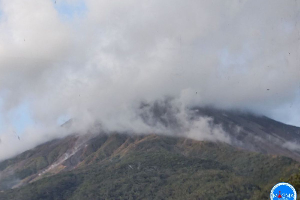 Pos PGA pantau guguran lava Karangetang Sulawesi Utara mengarah ke sejumlah kali