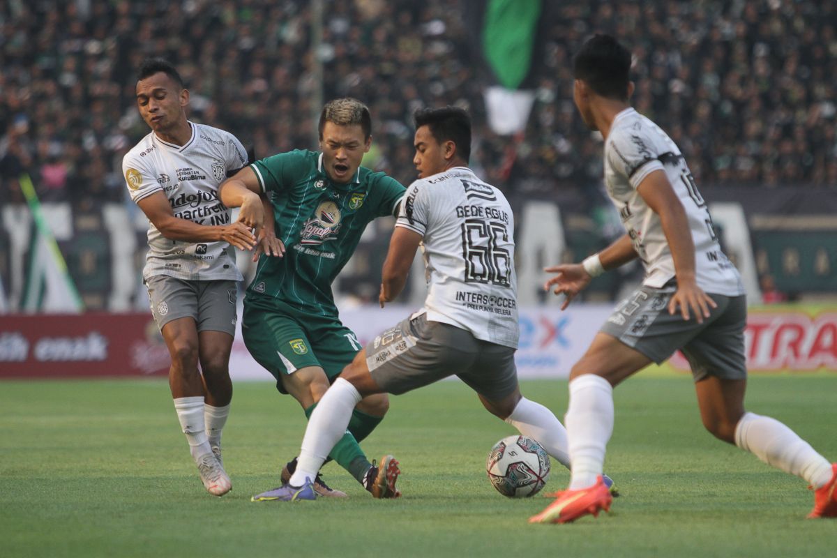 Teco apresisasi timnya bermain bagus di Surabaya
