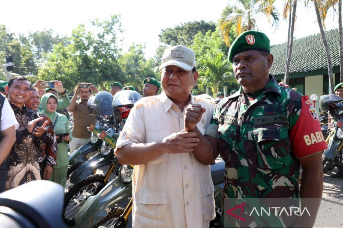 Menhan serahkan sepeda motor operasional Babinsa di Sumbawa