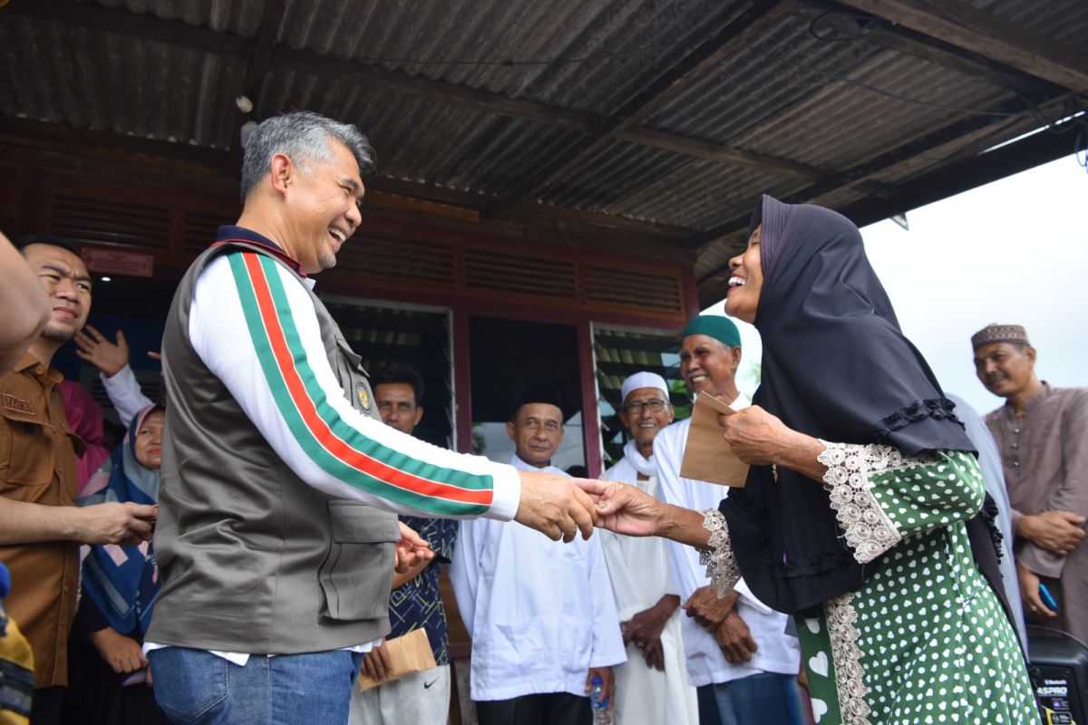 Wali Kota Jambi salurkan bantuan untuk Teluk Majelis