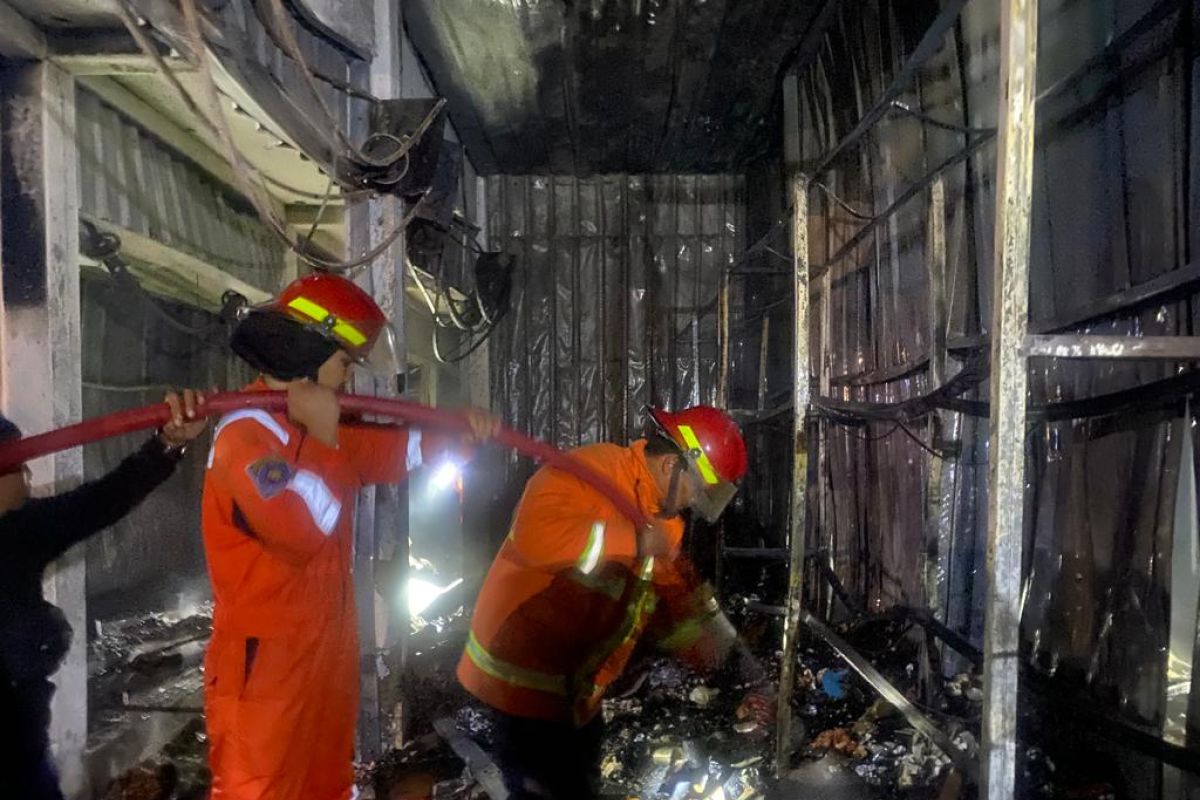 Pasar Arjosari Pacitan terbakar 14 kios ludes