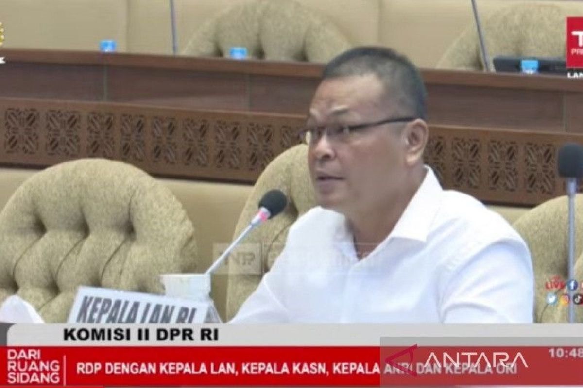 Kepala LAN Adi Suryanto paparkan penggunaan anggaran di Komisi II DPR