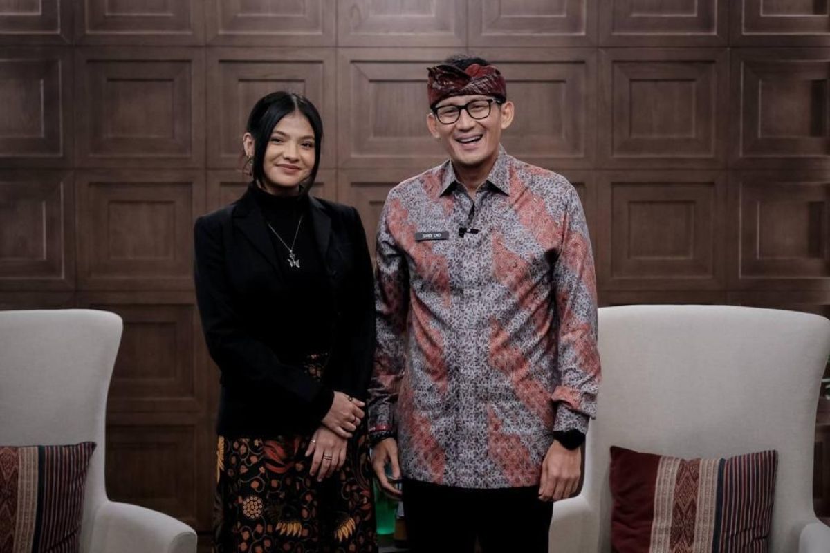 Menparekraf Sandiaga Uno apresiasi karya Sara Fajira karena angkat budaya lokal