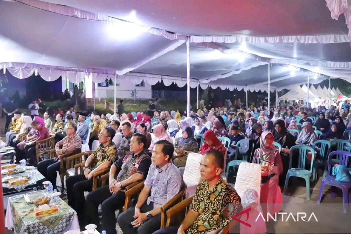 Ribuan Warga Padati  malam puncak HUT Kota Sungailiat