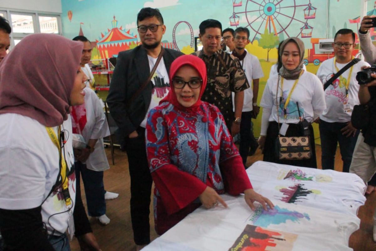 Pemkot Surabaya fasilitasi hasil karya anak disabilitas di Rumah Anak Prestasi