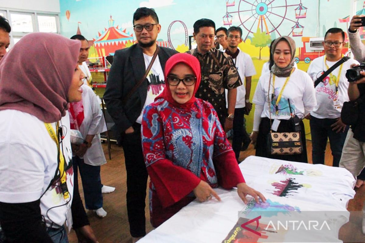 Pemkot Surabaya fasilitasi hasil karya anak disabilitas di RAP