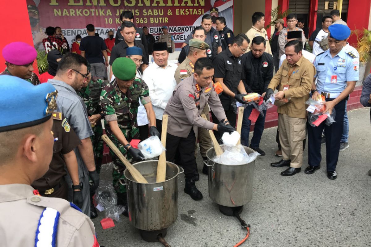 10 kg sabu dan 363 butir ekstasi dimusnahkan Polresta Barelang