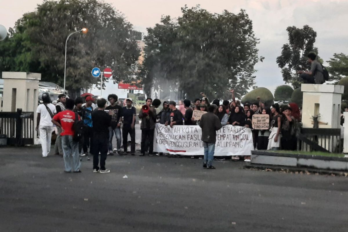 Pemkot respon aksi massa tolak eksekusi rumah warga di Ternate