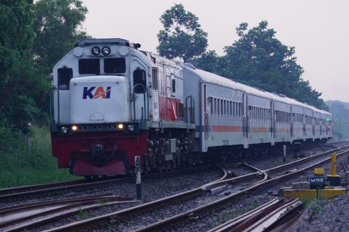 Gempa Bandung, perjalanan 11 kereta sempat terganggu