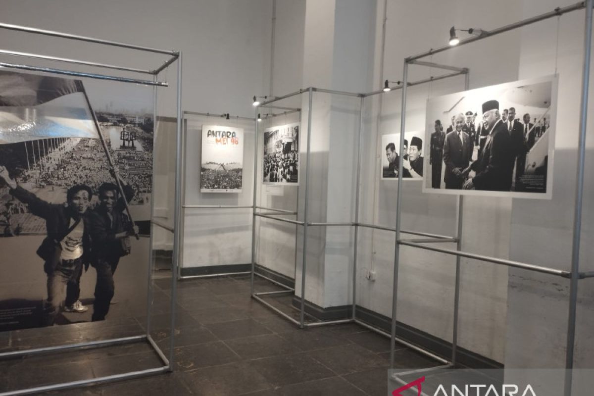 LKBN ANTARA menggelar pameran foto jurnalistik 25 tahun Reformasi